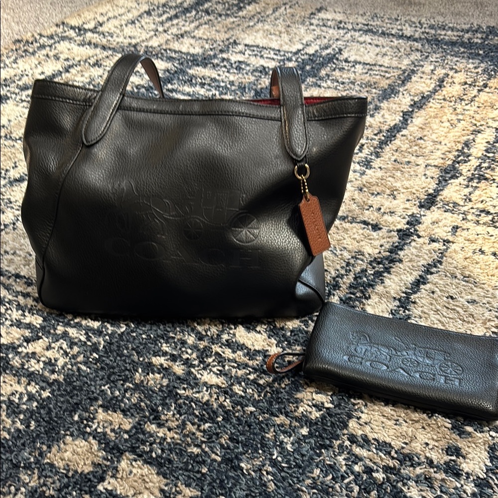 EUC coach leather bad with matching wrislet